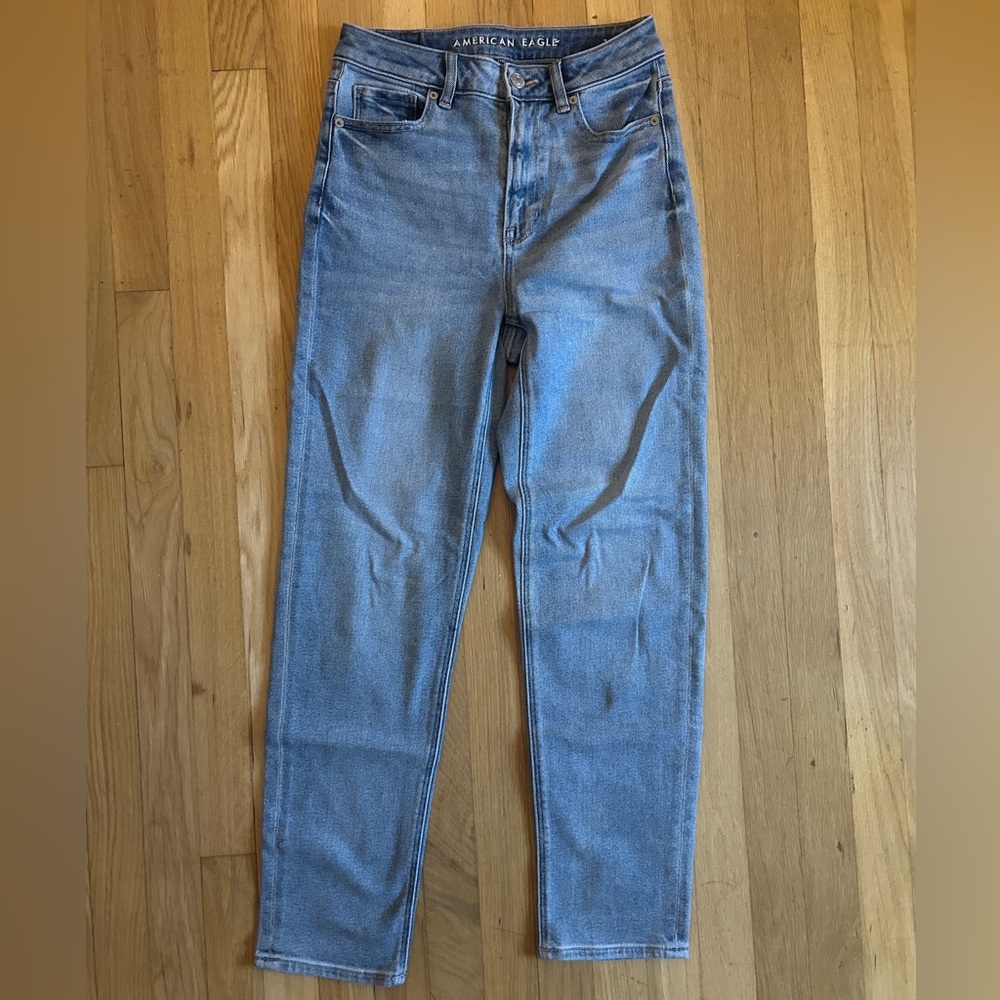 American Eagle Mom-Straight Jeans